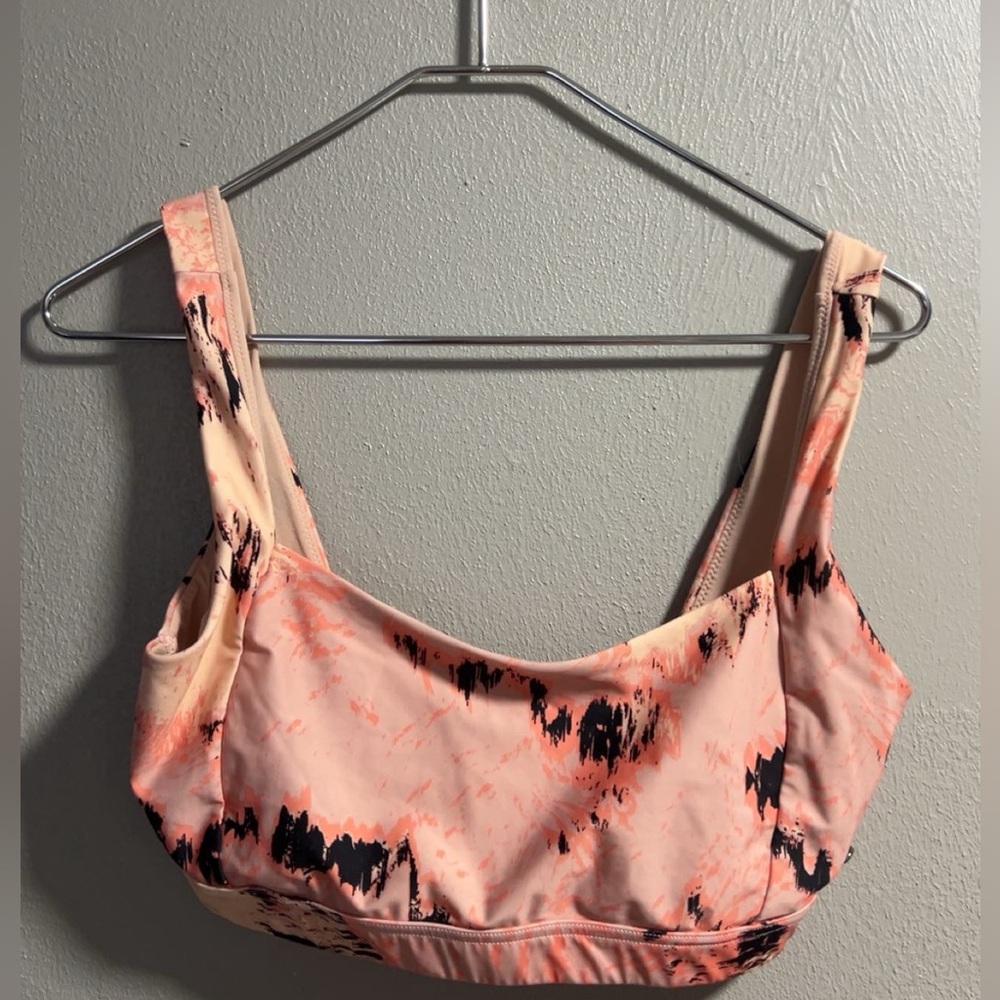 Gymshark Women's Peach and Black Bra